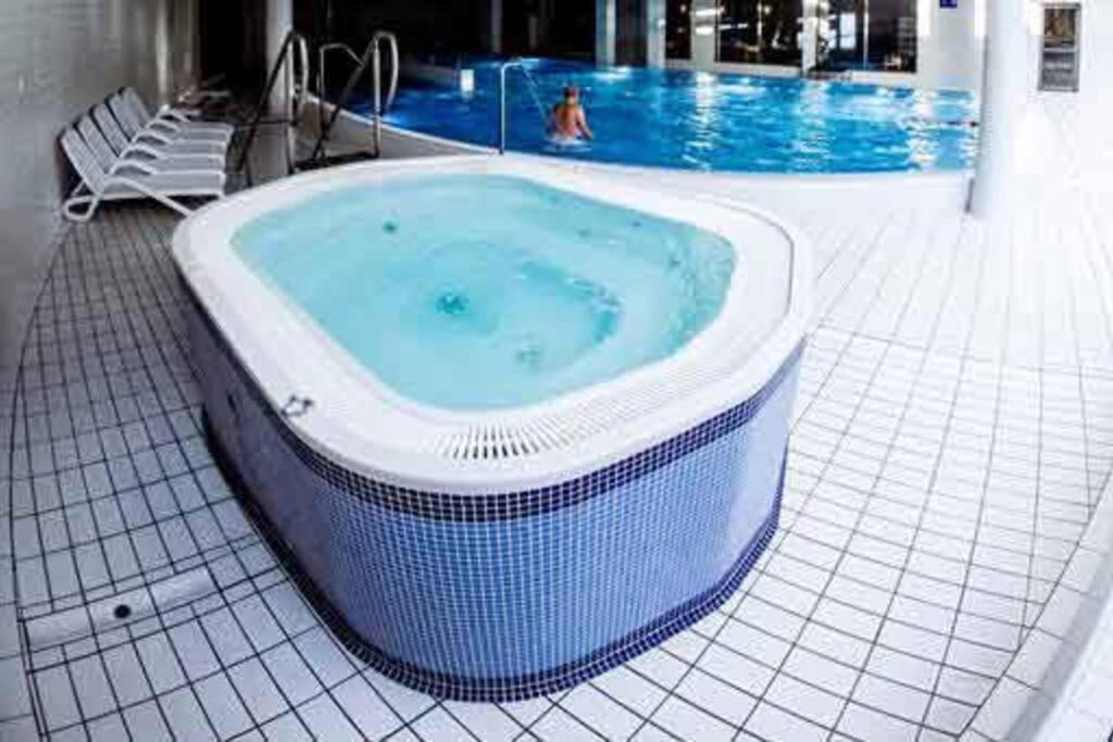 Premium Apartment For Old Town & Jewish Quarter - Balcony Plus Pool Onsite 크라쿠프 외부 사진